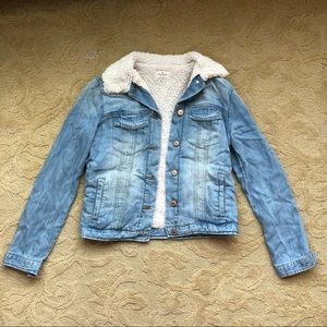 Jean jacket with Sherpa collar
